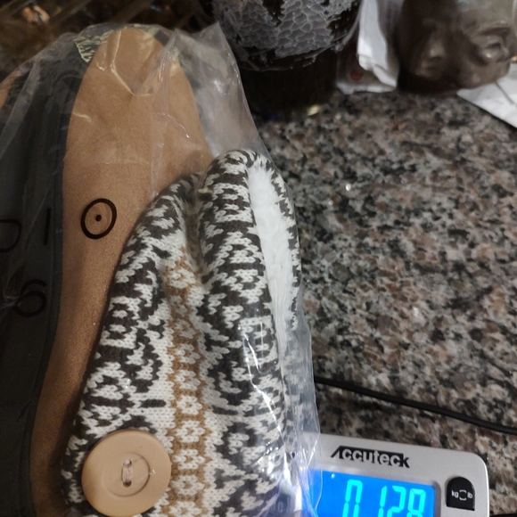 Cozy sweater slipper booties by Avon are perfect for casual occasions L 9-10 - Picture 4 of 8